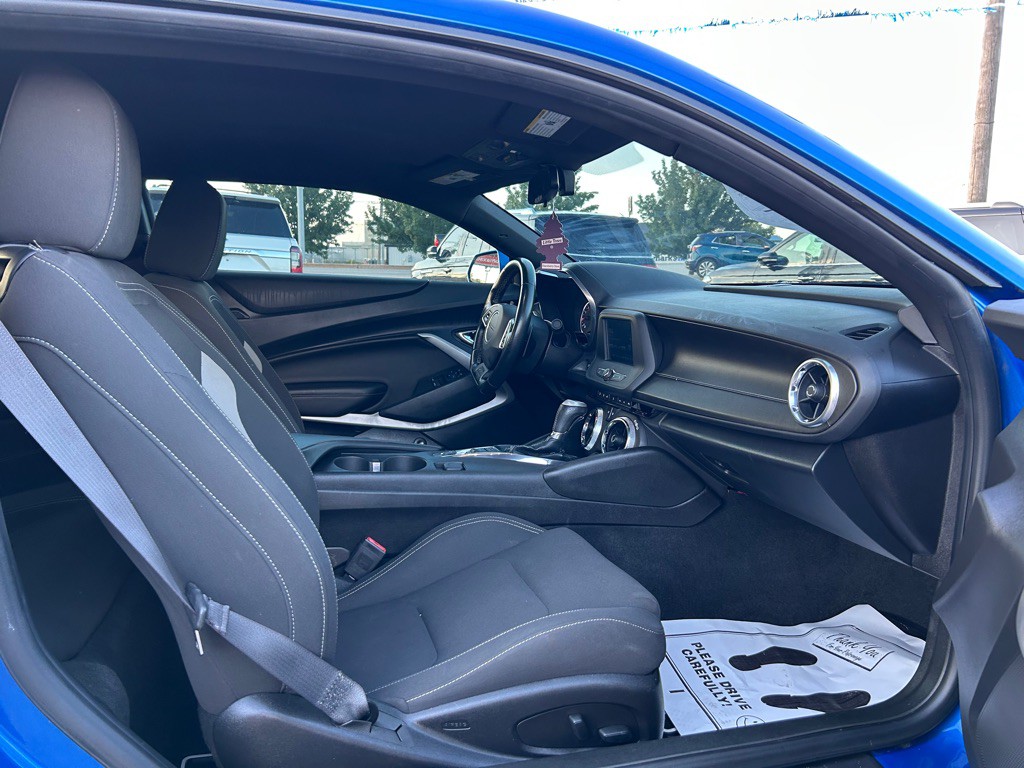 2017 Chevrolet Camaro Image 11