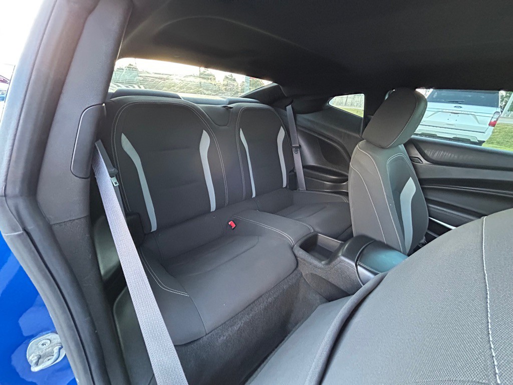 2017 Chevrolet Camaro Image 12