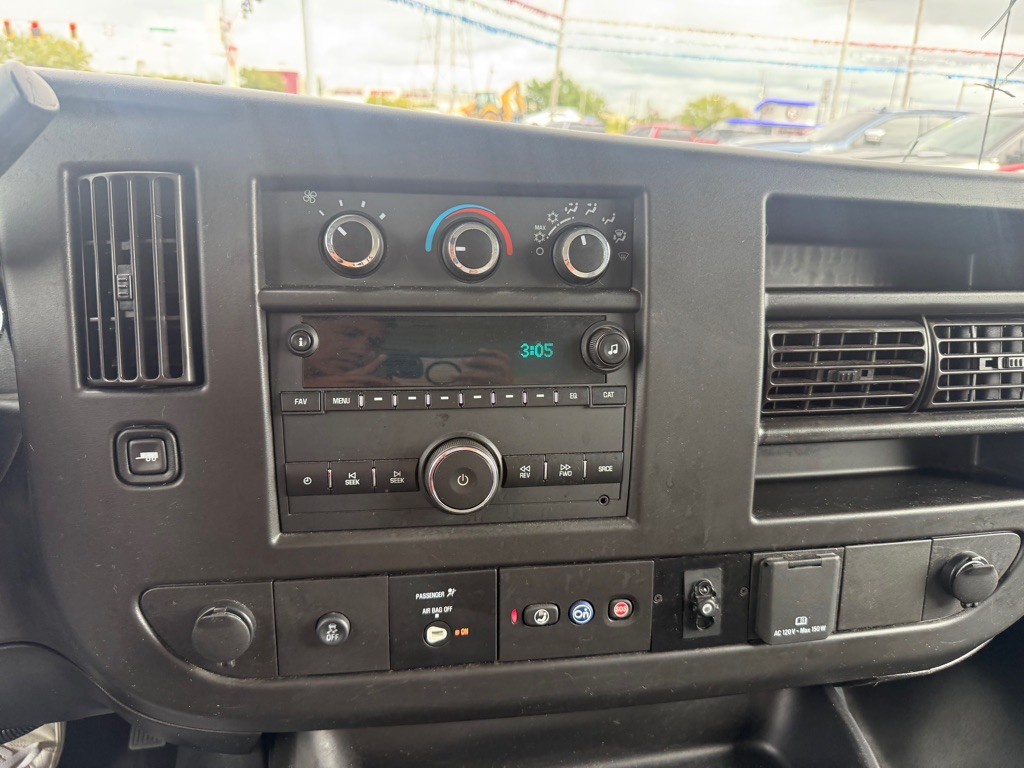 2020 Chevrolet Express Image 11