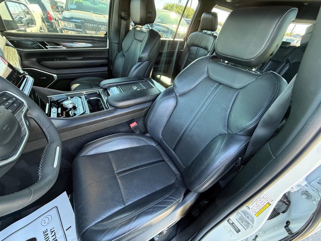 2022 Jeep Wagoneer Image 16