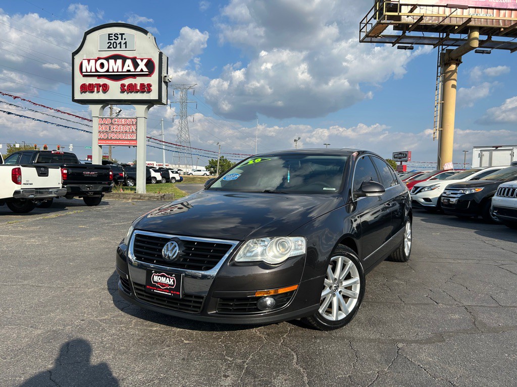 2010 Volkswagen Passat Image 2