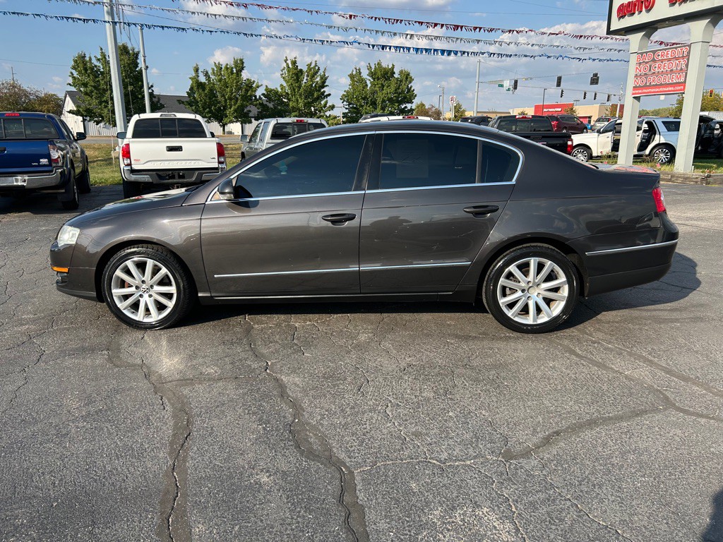 2010 Volkswagen Passat Image 6
