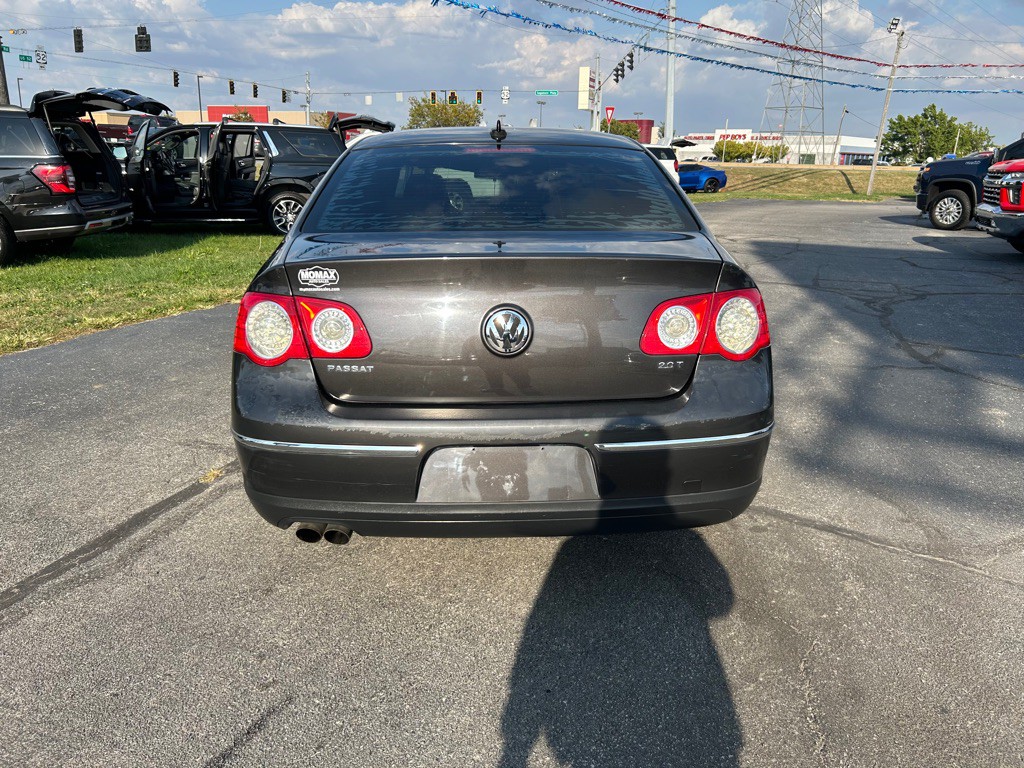 2010 Volkswagen Passat Image 8