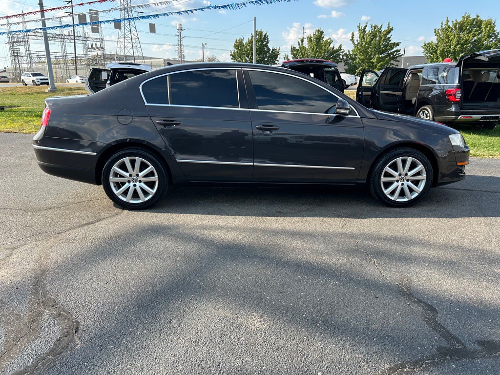 2010 Volkswagen Passat Image 10