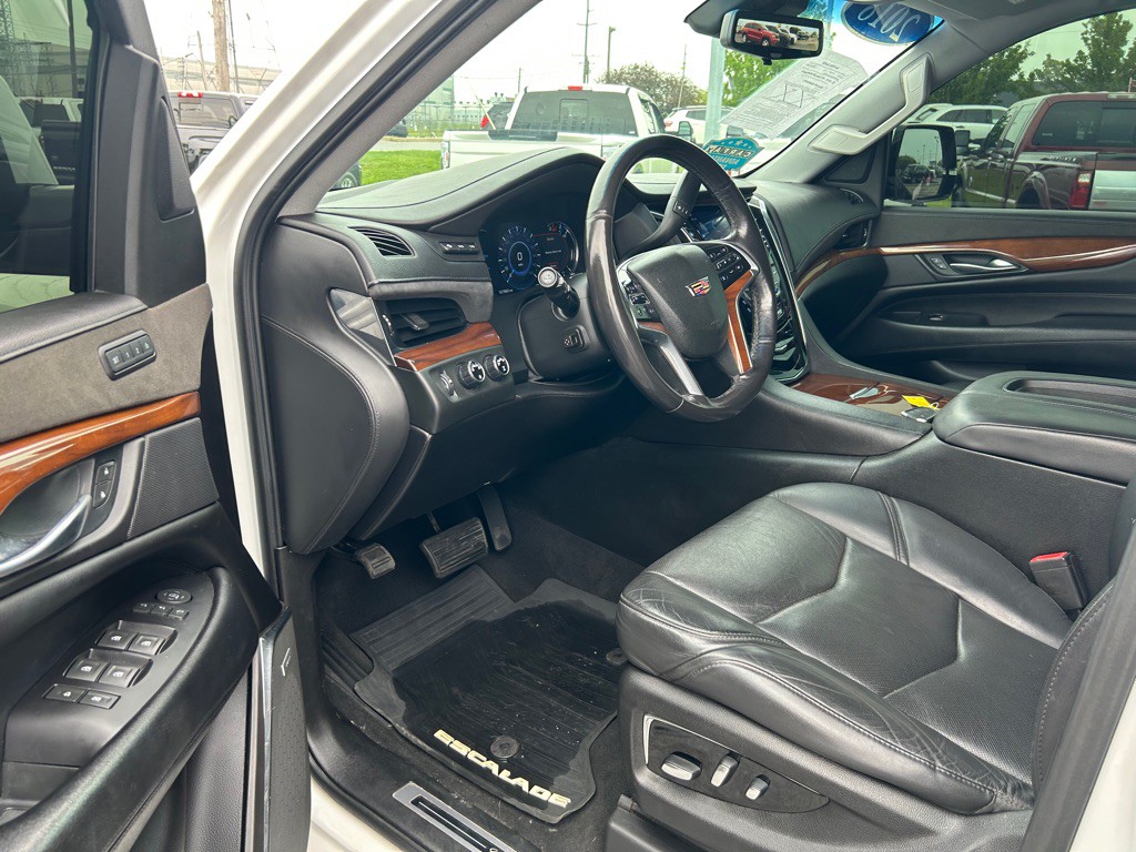 2018 Cadillac Escalade Image 16