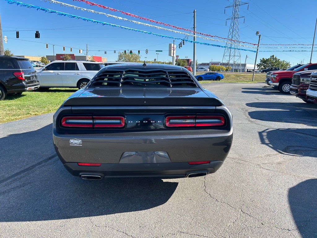 2016 Dodge Challenger Image 8