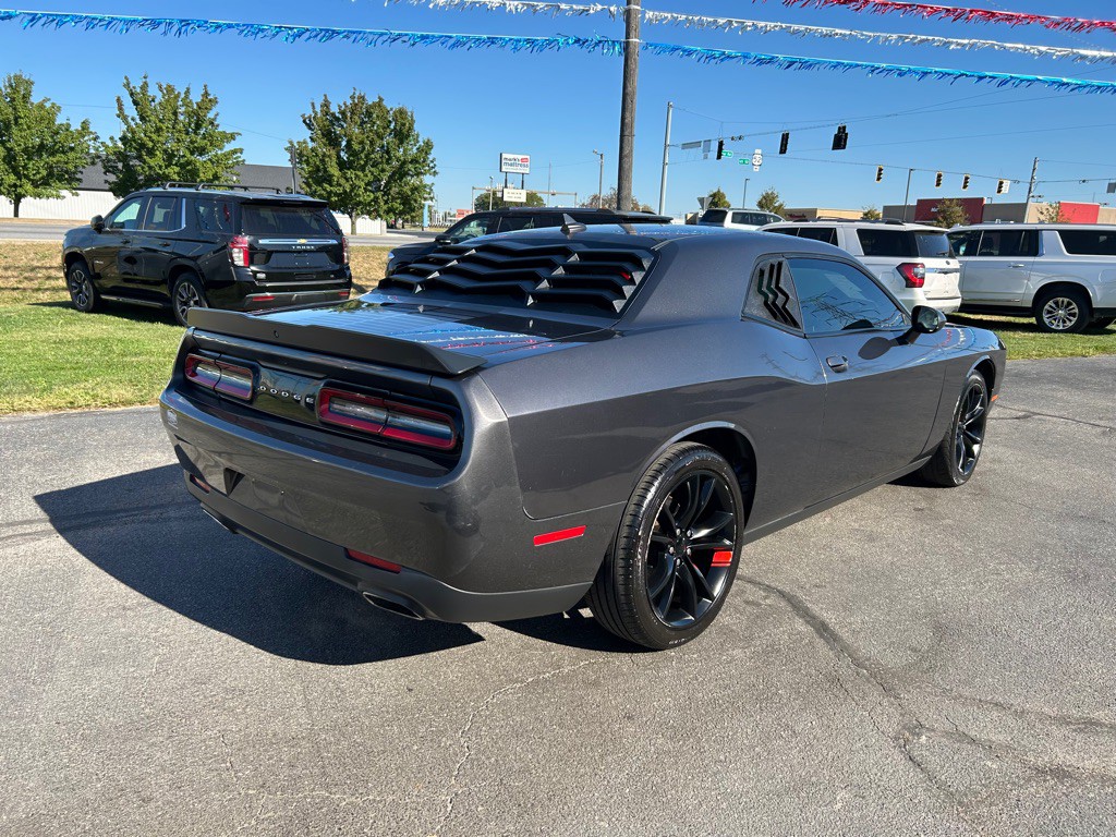 2016 Dodge Challenger Image 9