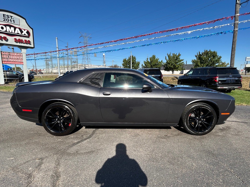 2016 Dodge Challenger Image 10