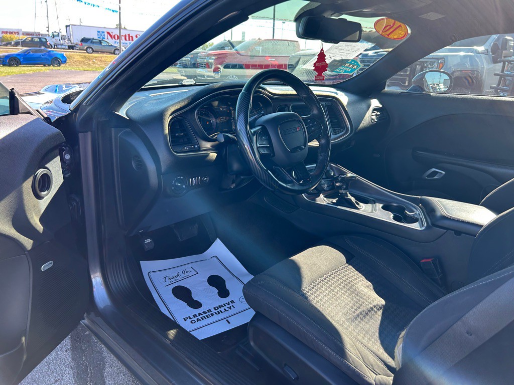 2016 Dodge Challenger Image 14
