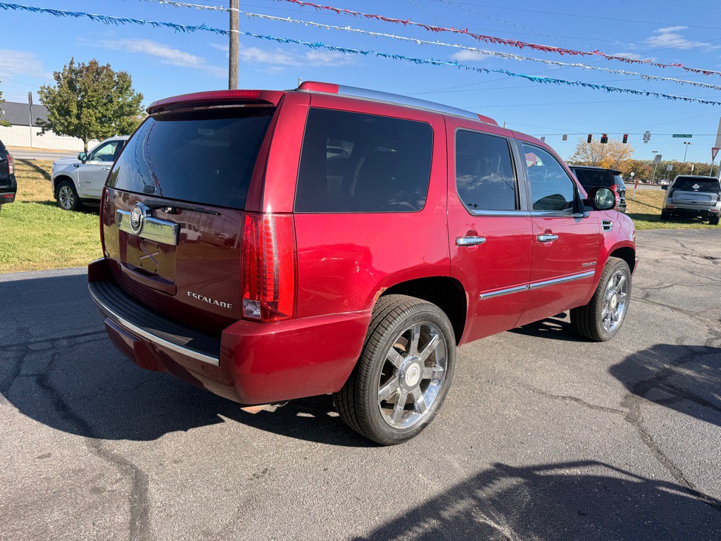 2010 Cadillac Escalade Image 8