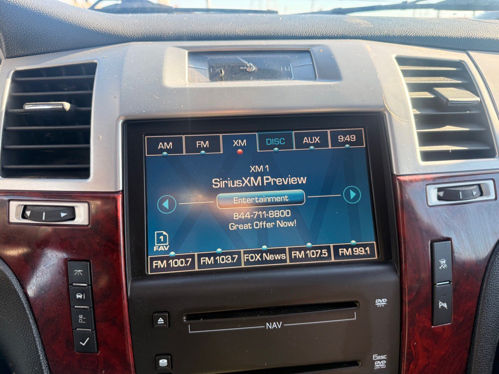 2010 Cadillac Escalade Image 12