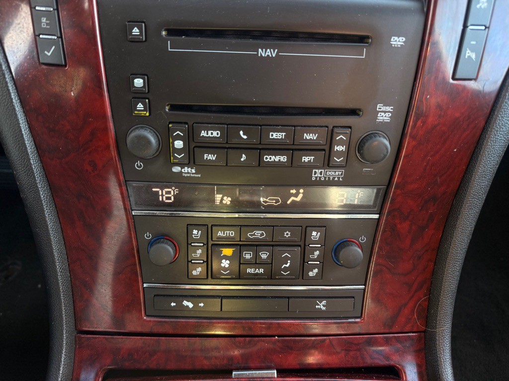 2010 Cadillac Escalade Image 13