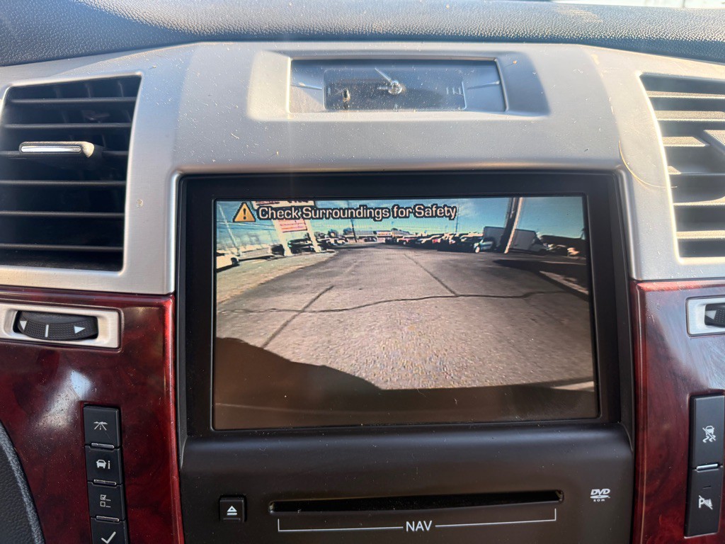 2010 Cadillac Escalade Image 14