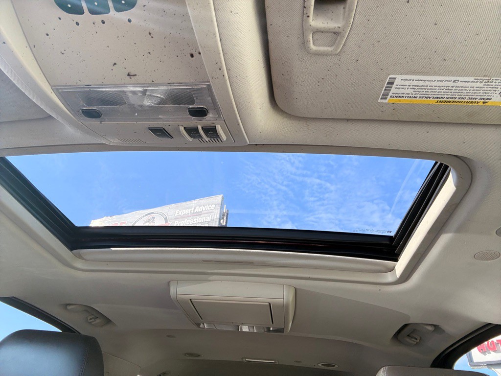 2010 Cadillac Escalade Image 15