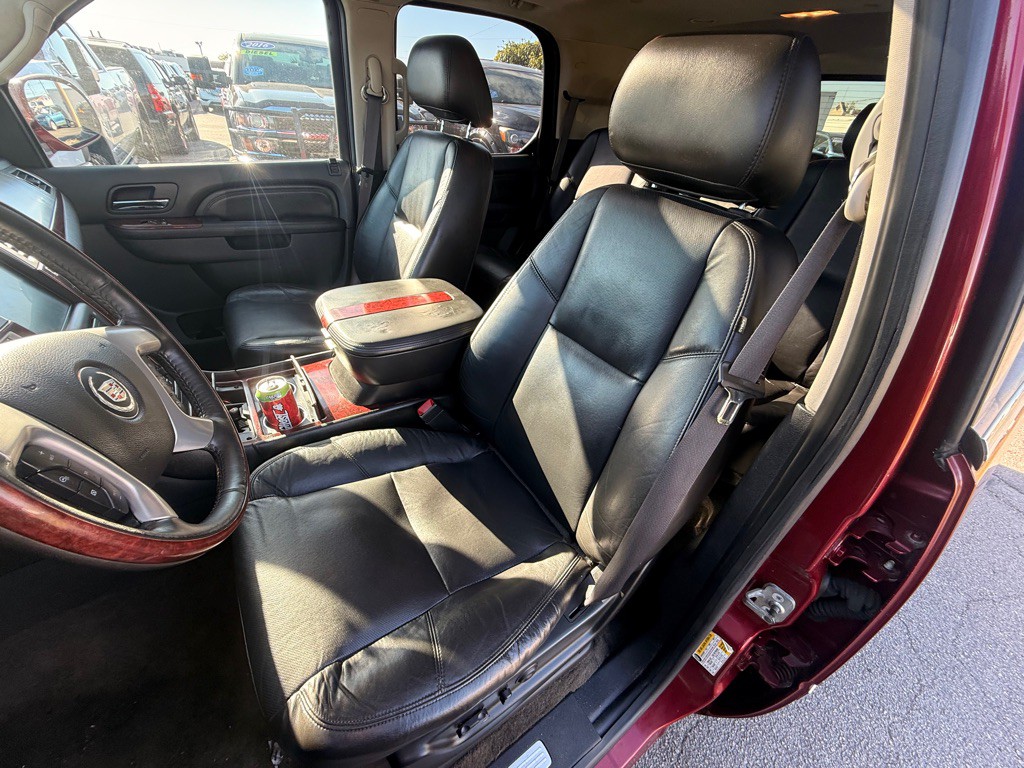 2010 Cadillac Escalade Image 16