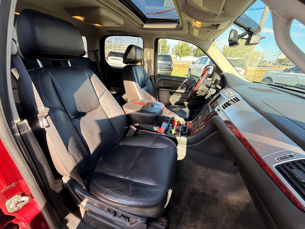 2010 Cadillac Escalade Image 17