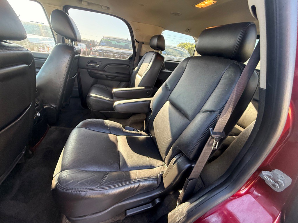 2010 Cadillac Escalade Image 18