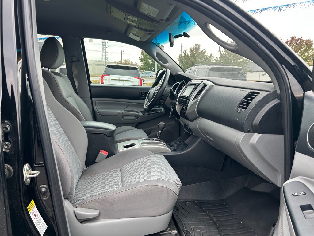 2015 Toyota Tacoma Image 11