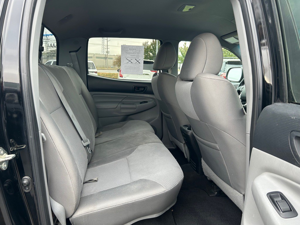 2015 Toyota Tacoma Image 12