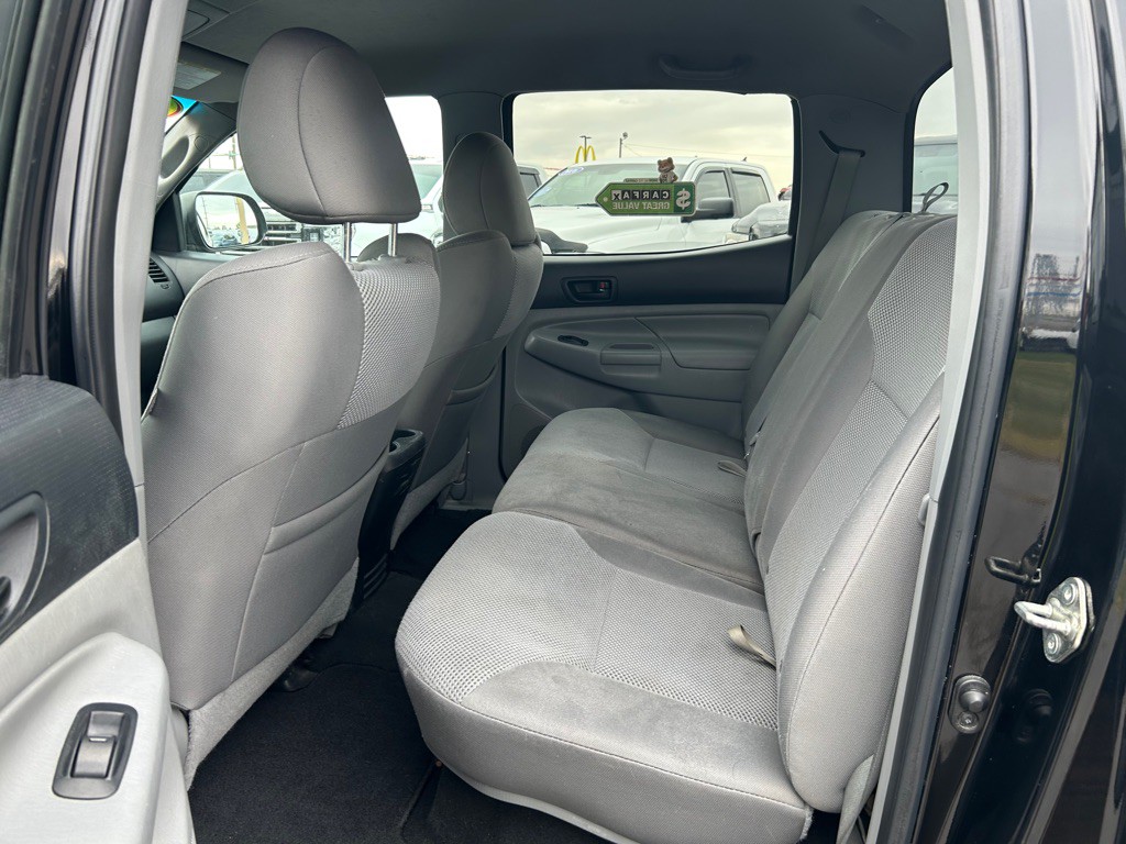 2015 Toyota Tacoma Image 13