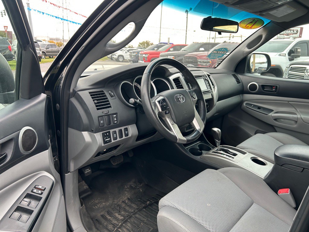 2015 Toyota Tacoma Image 14