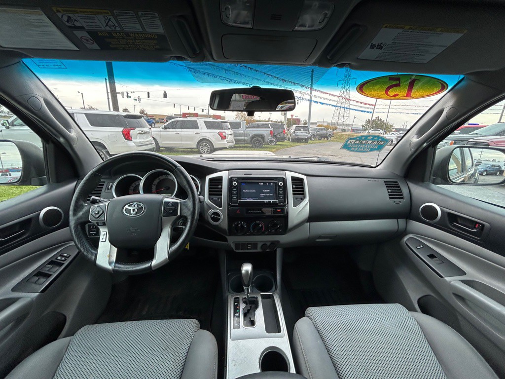2015 Toyota Tacoma Image 15