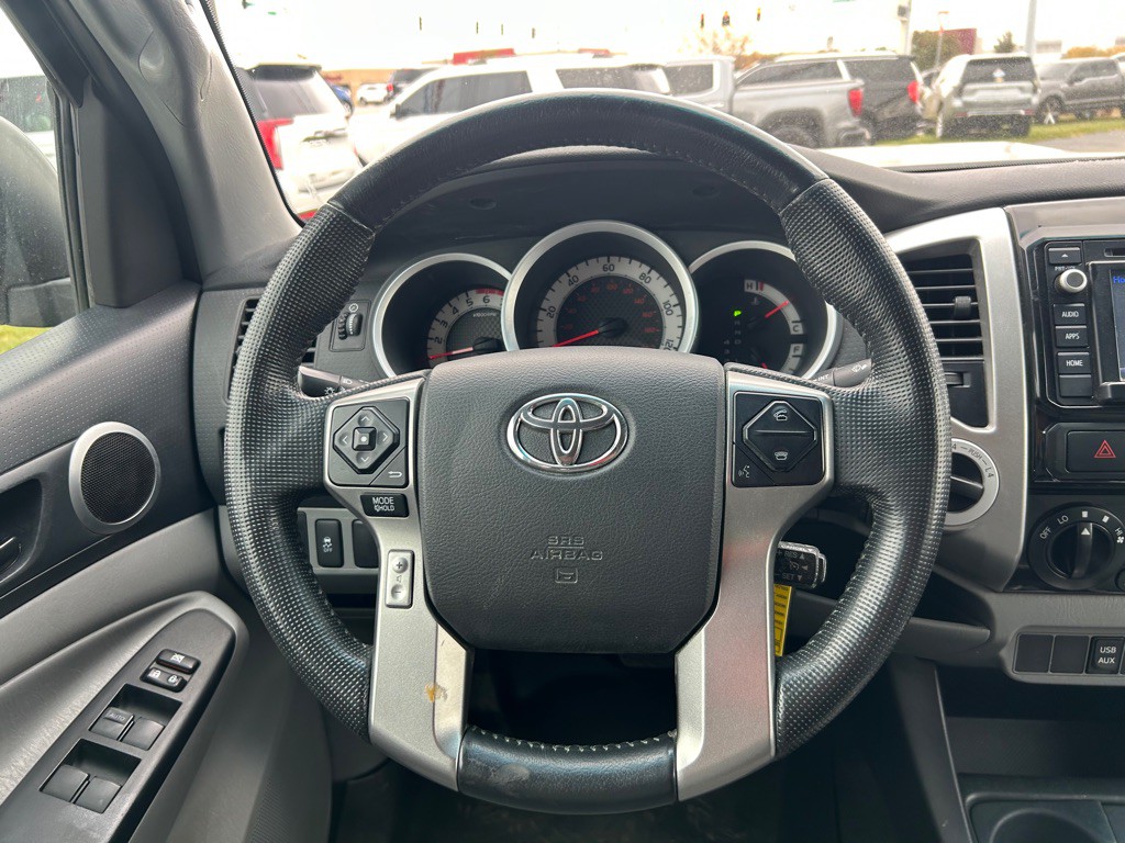 2015 Toyota Tacoma Image 16