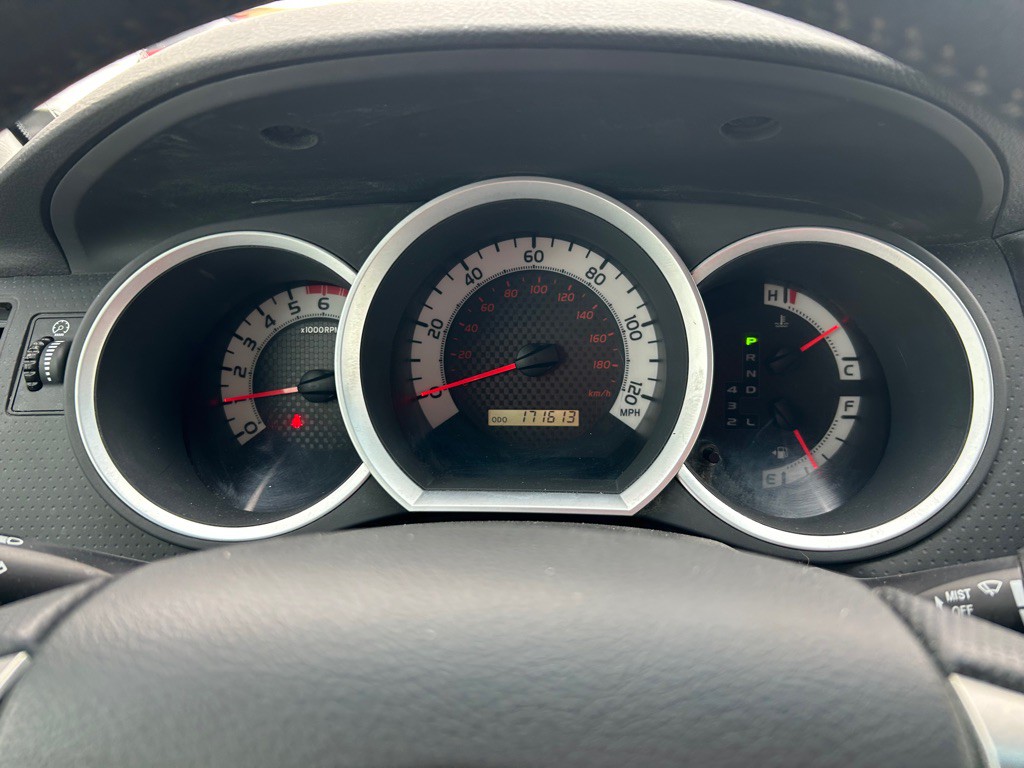 2015 Toyota Tacoma Image 17