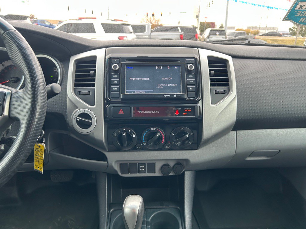 2015 Toyota Tacoma Image 18