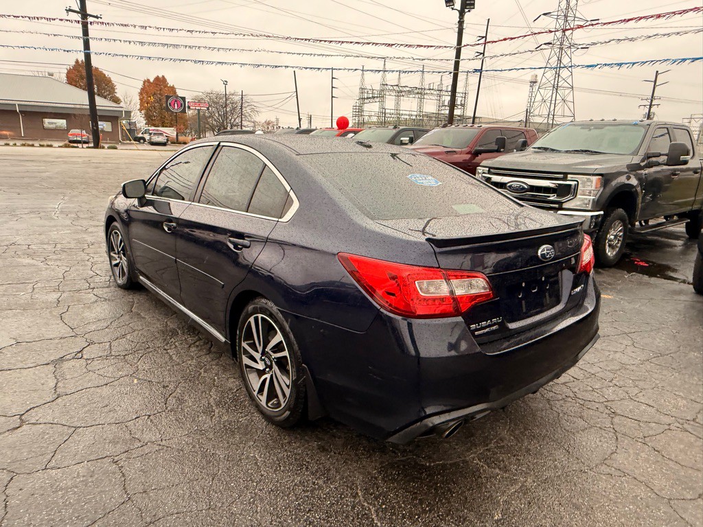 2018 Subaru Legacy Image 10