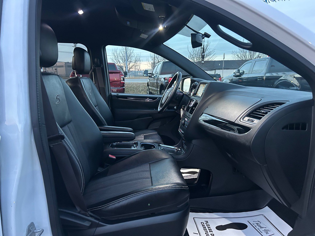 2017 Dodge Grand Caravan Image 11