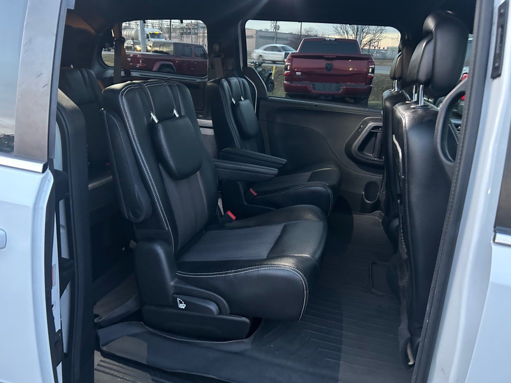 2017 Dodge Grand Caravan Image 12