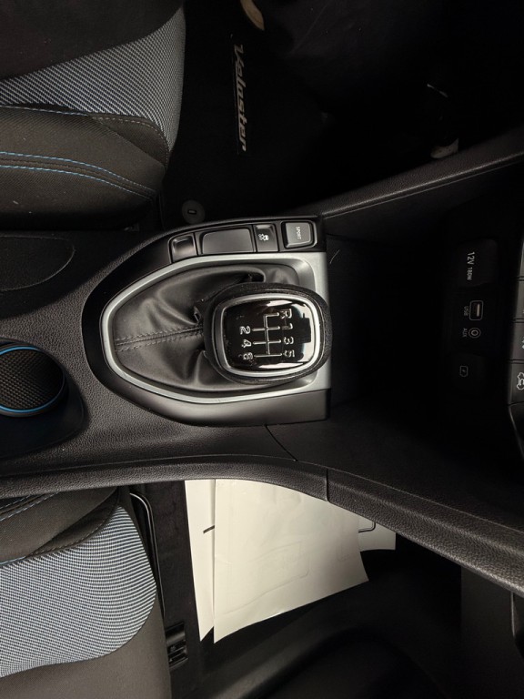 2020 Hyundai Veloster Image 10