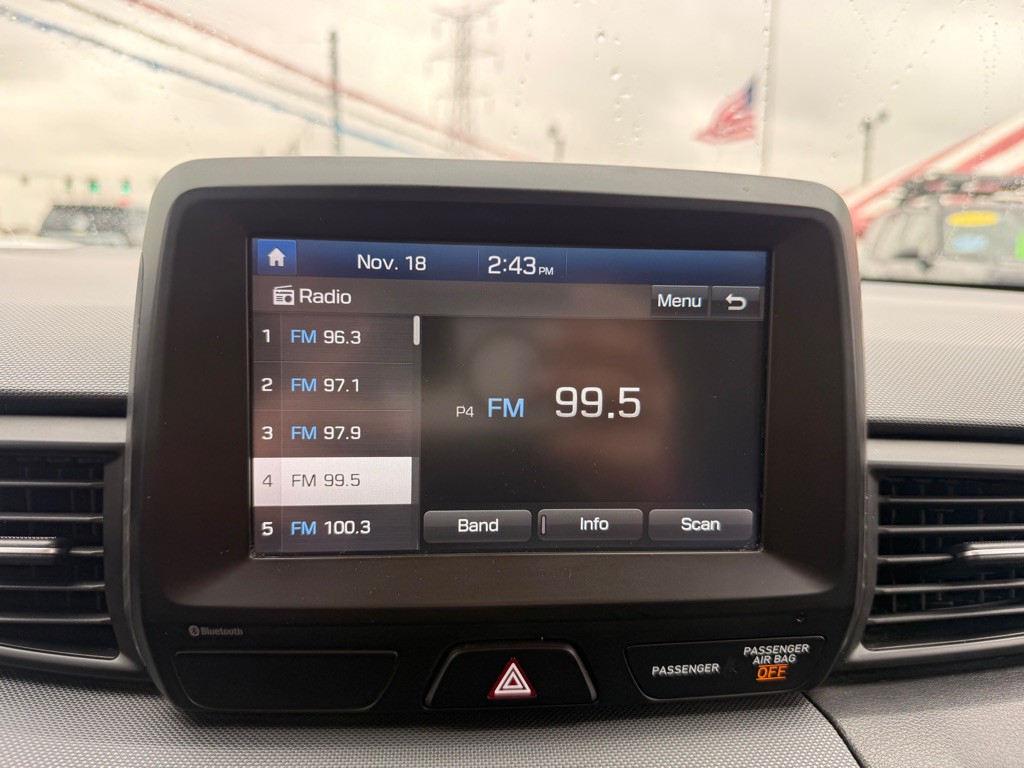 2020 Hyundai Veloster Image 12