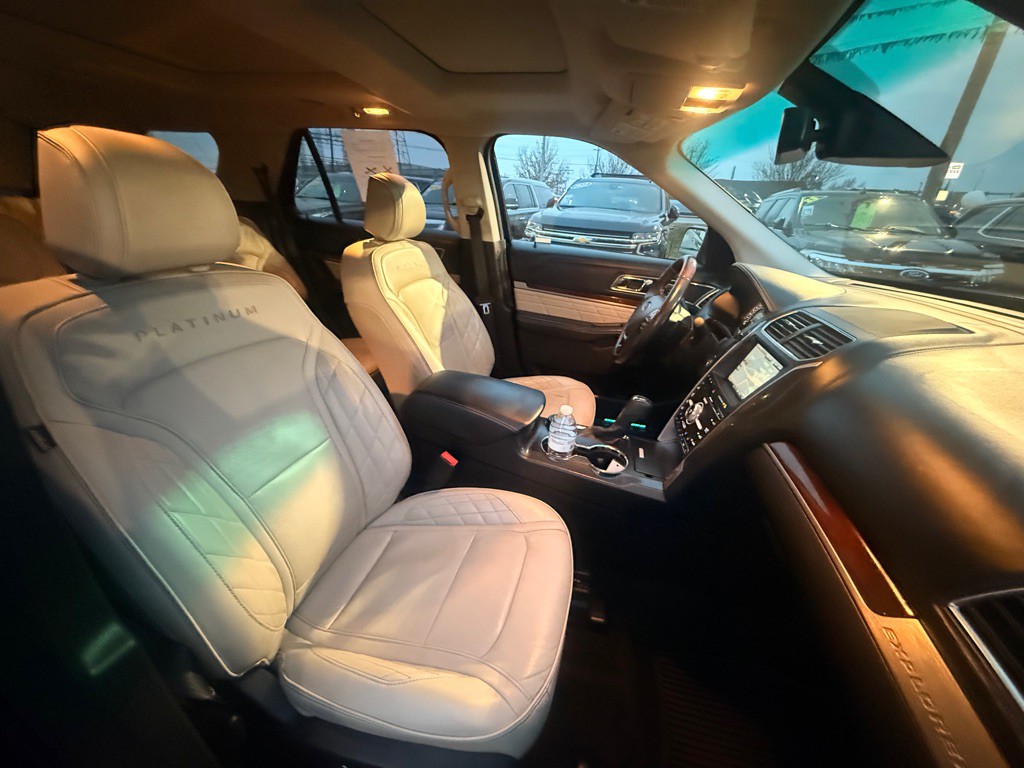 2016 Ford Explorer Image 18