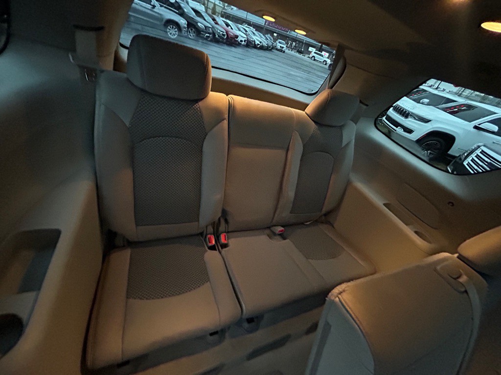 2008 Saturn Outlook Image 13