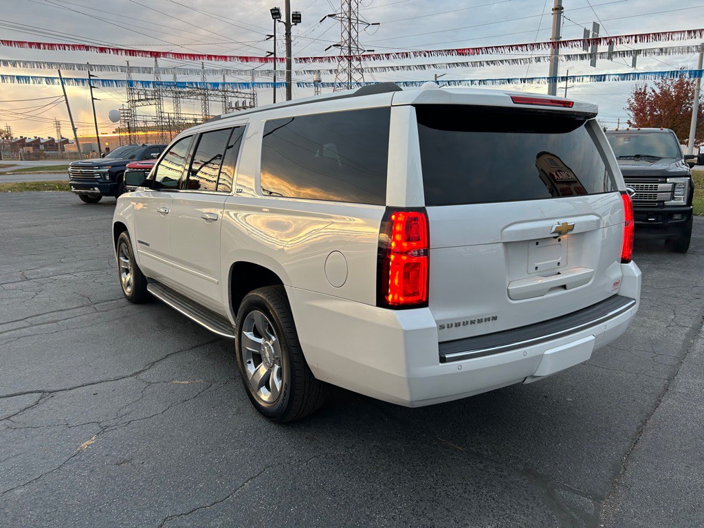 2016 Chevrolet Suburban Image 7