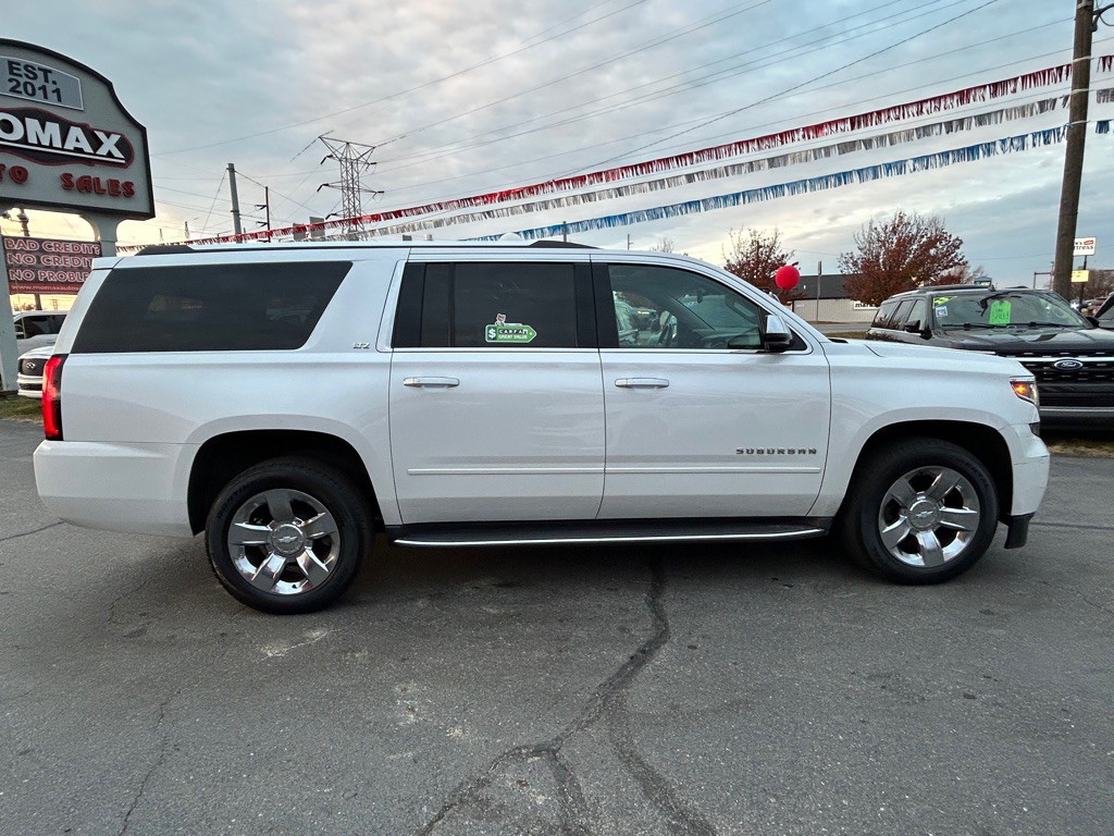 2016 Chevrolet Suburban Image 10