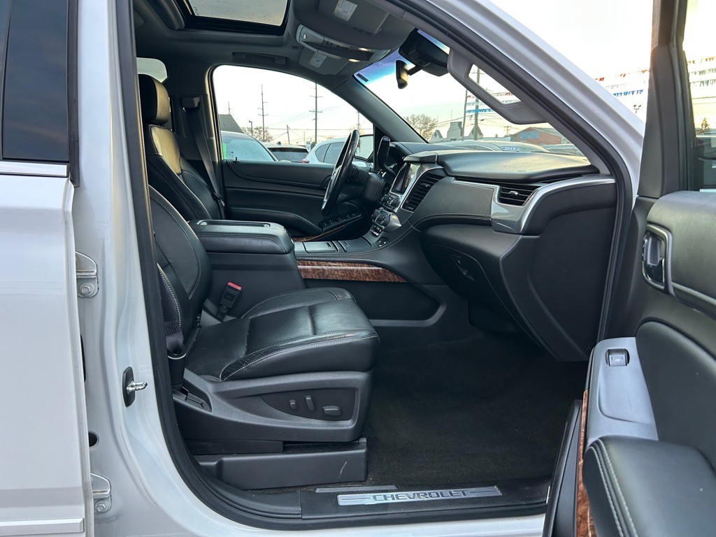 2016 Chevrolet Suburban Image 11