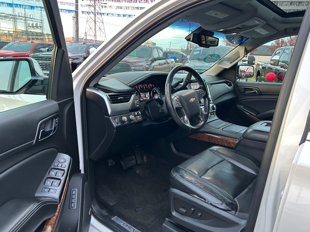 2016 Chevrolet Suburban Image 16