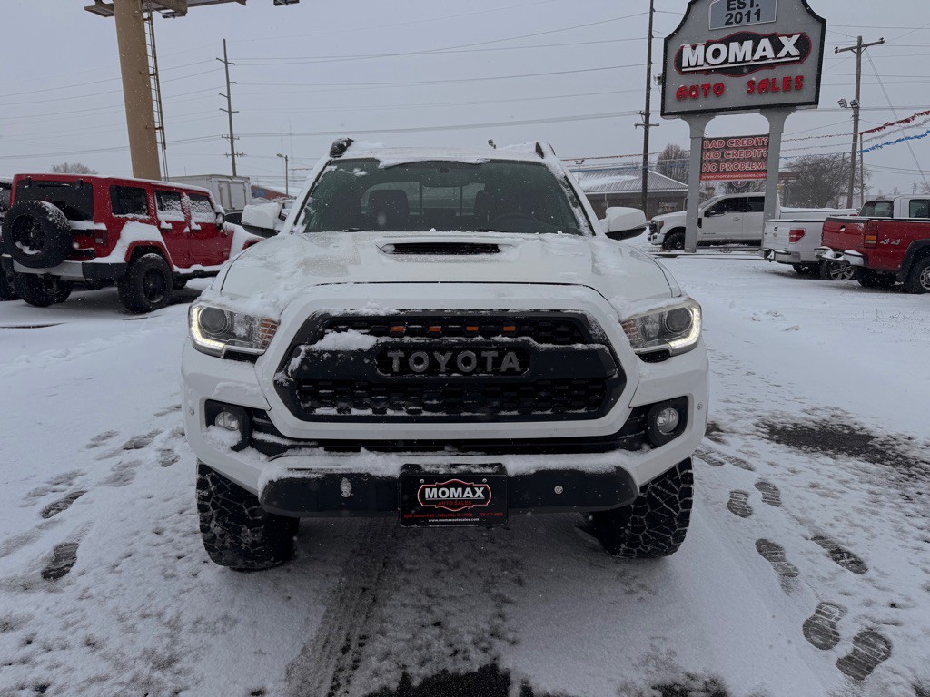 2017 Toyota Tacoma Image 3
