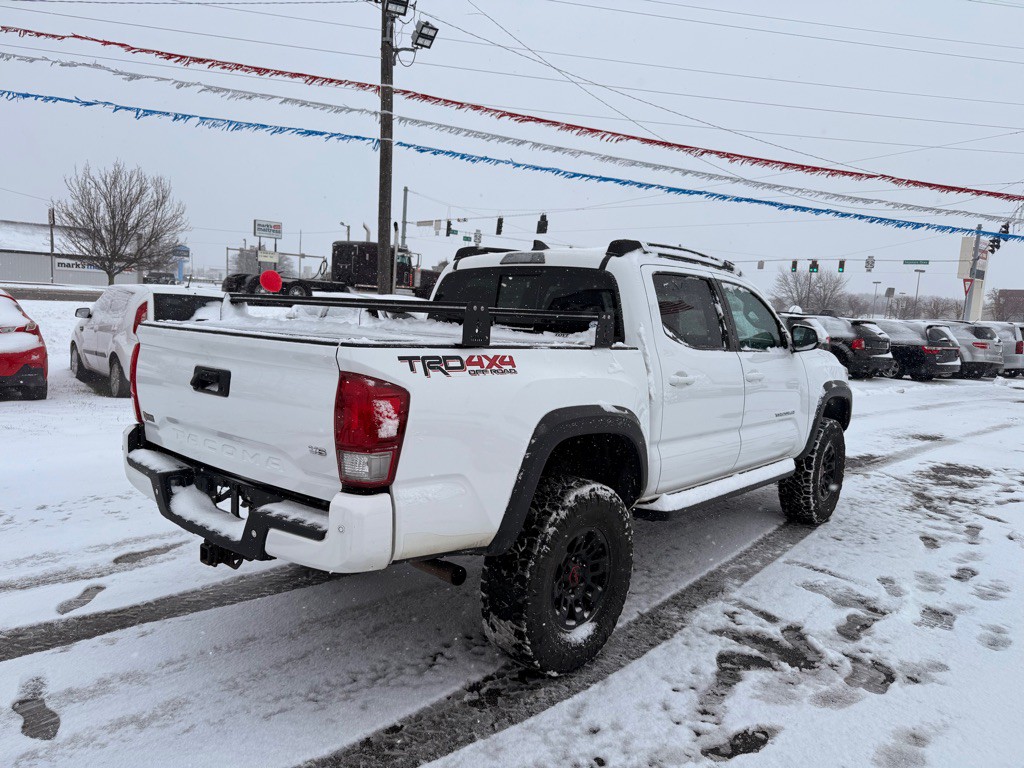 2017 Toyota Tacoma Image 7