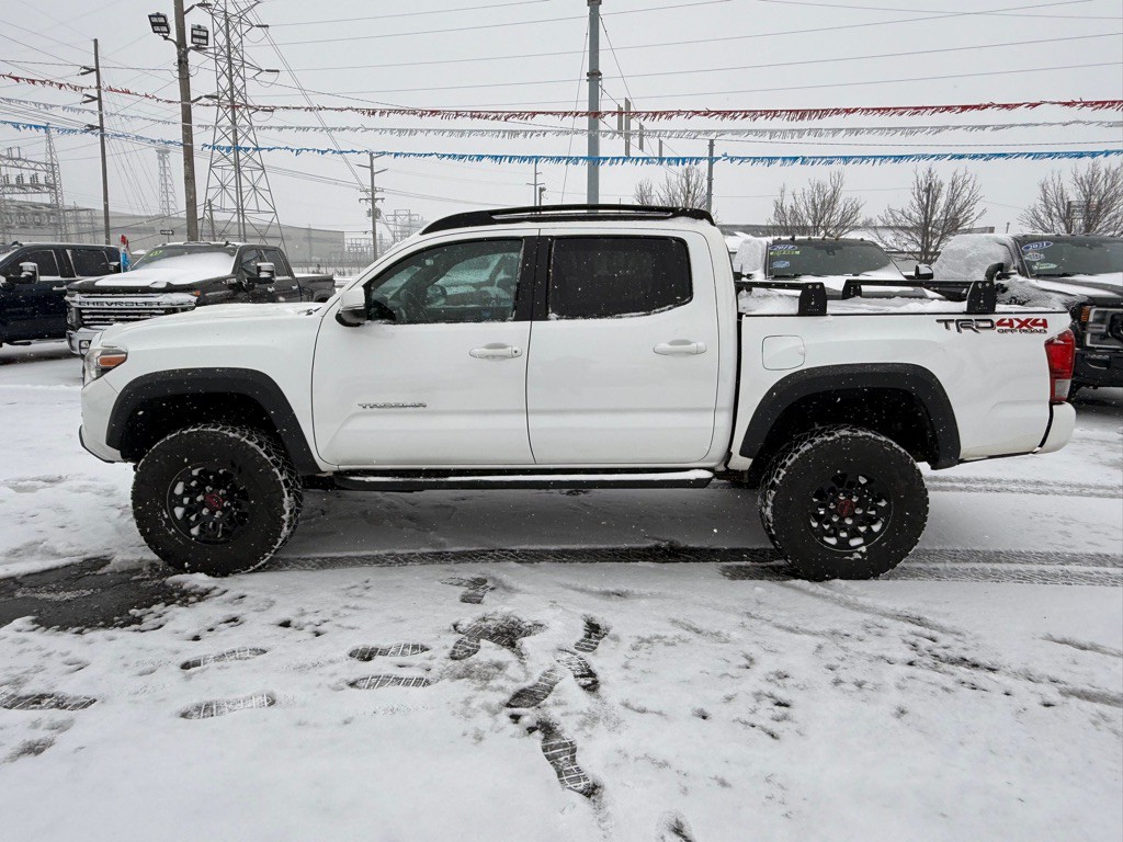 2017 Toyota Tacoma Image 9