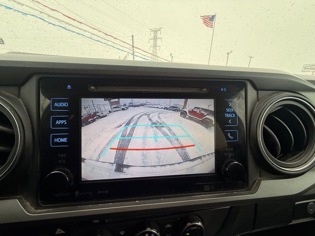 2017 Toyota Tacoma Image 13