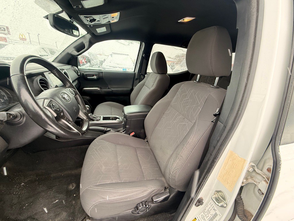 2017 Toyota Tacoma Image 16