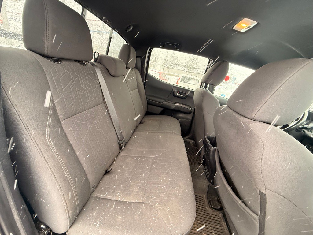 2017 Toyota Tacoma Image 18