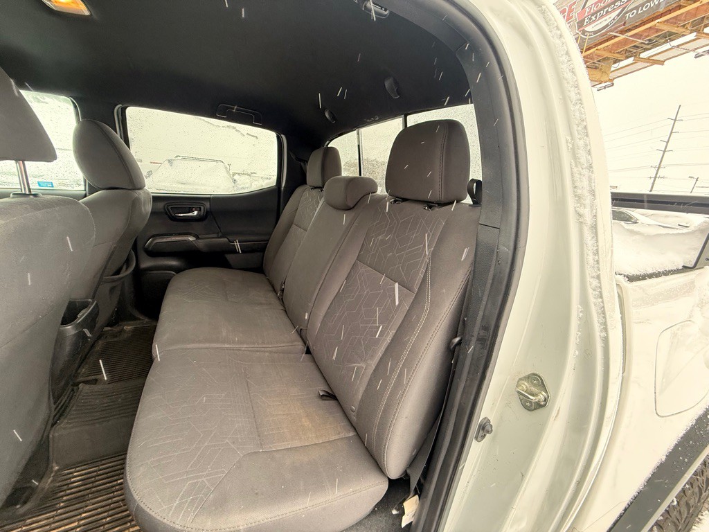 2017 Toyota Tacoma Image 19