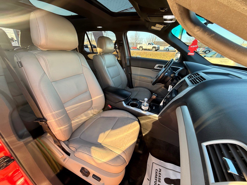 2012 Ford Explorer Image 16