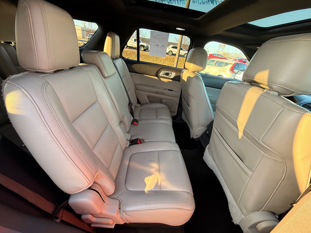 2012 Ford Explorer Image 17