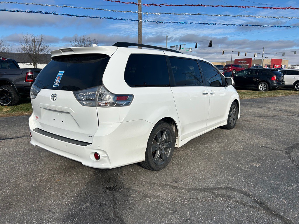 2020 Toyota Sienna Image 9